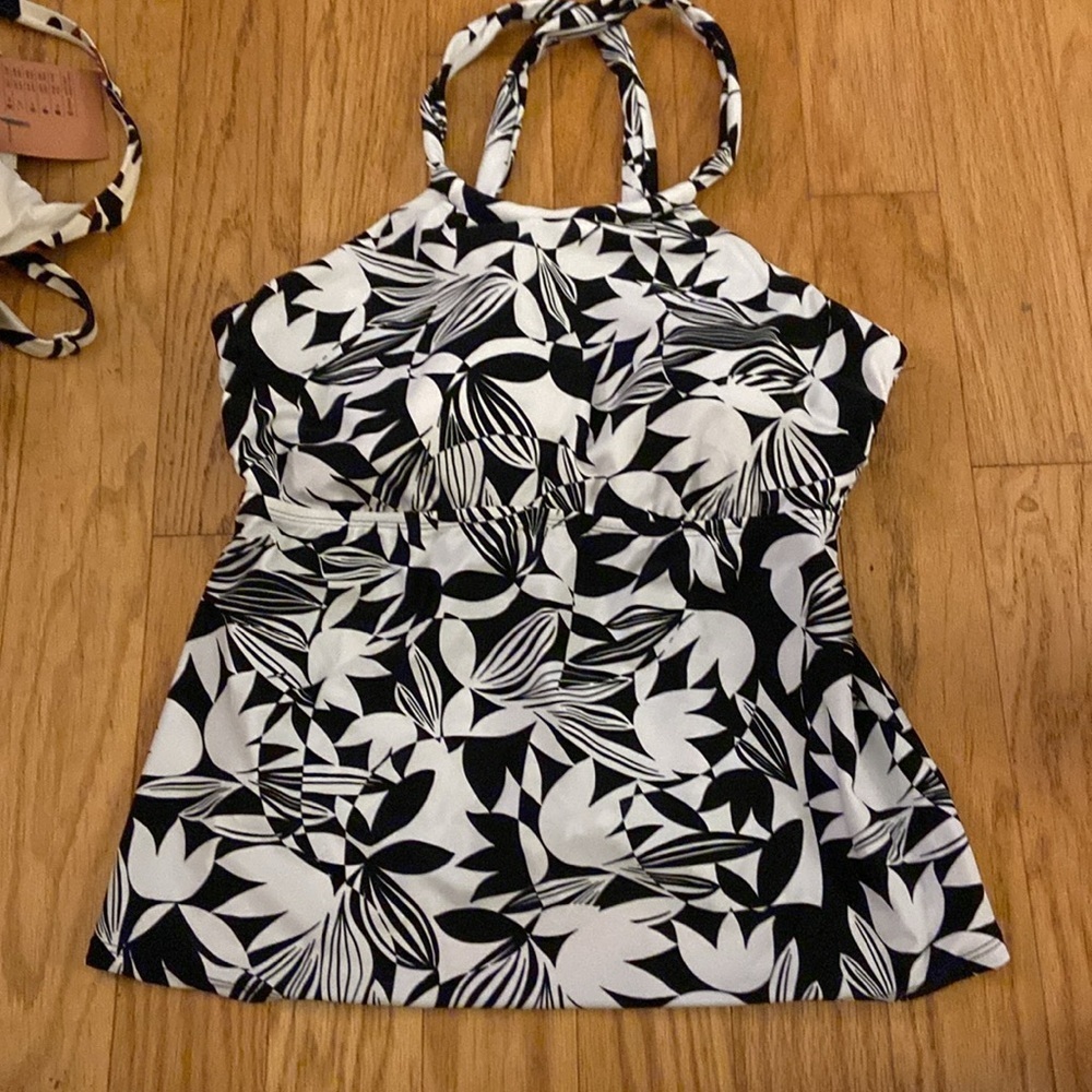 Shade & Shore Swim
Shade & Shore Halter
Tankini Top Black
Leaf Print new 🆕 - Picture 3 of 4